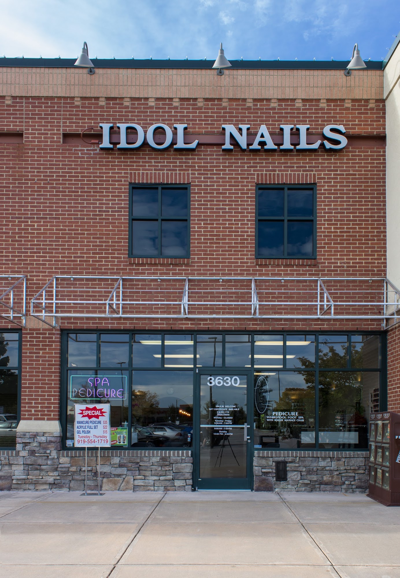 Idol Nails