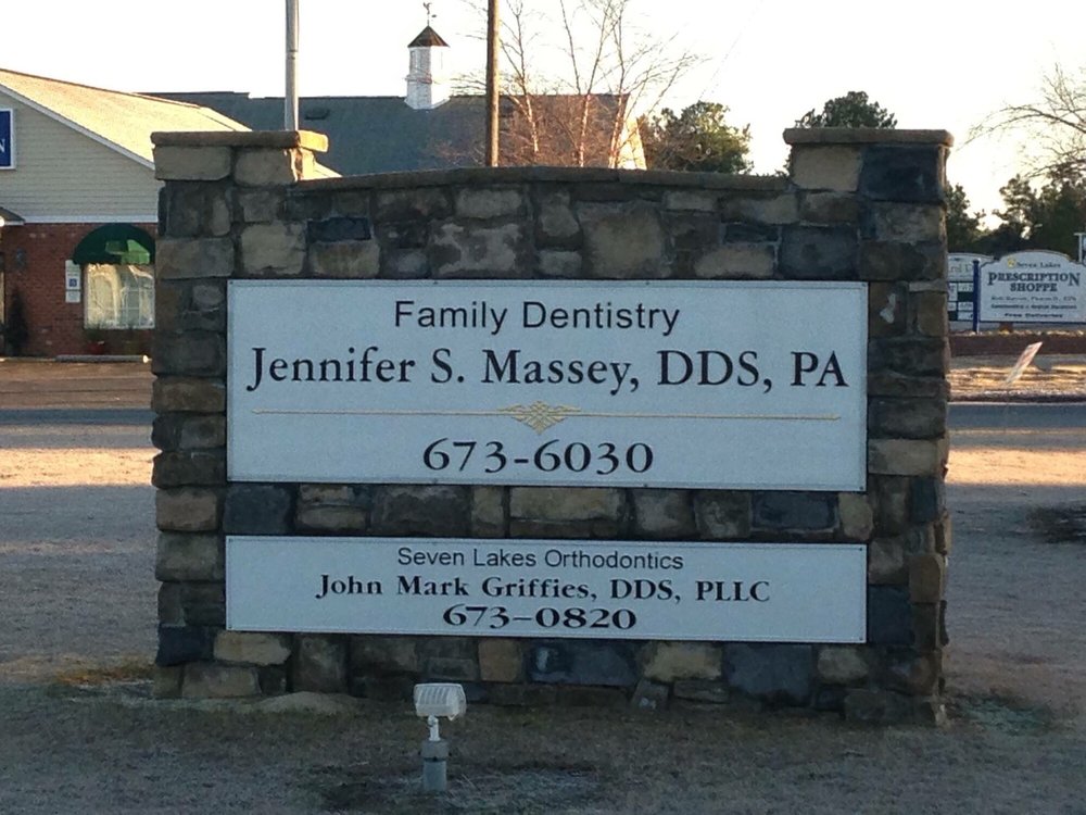 Massey Jennifer S DDS 1064 Seven Lakes Dr, West End North Carolina 27376