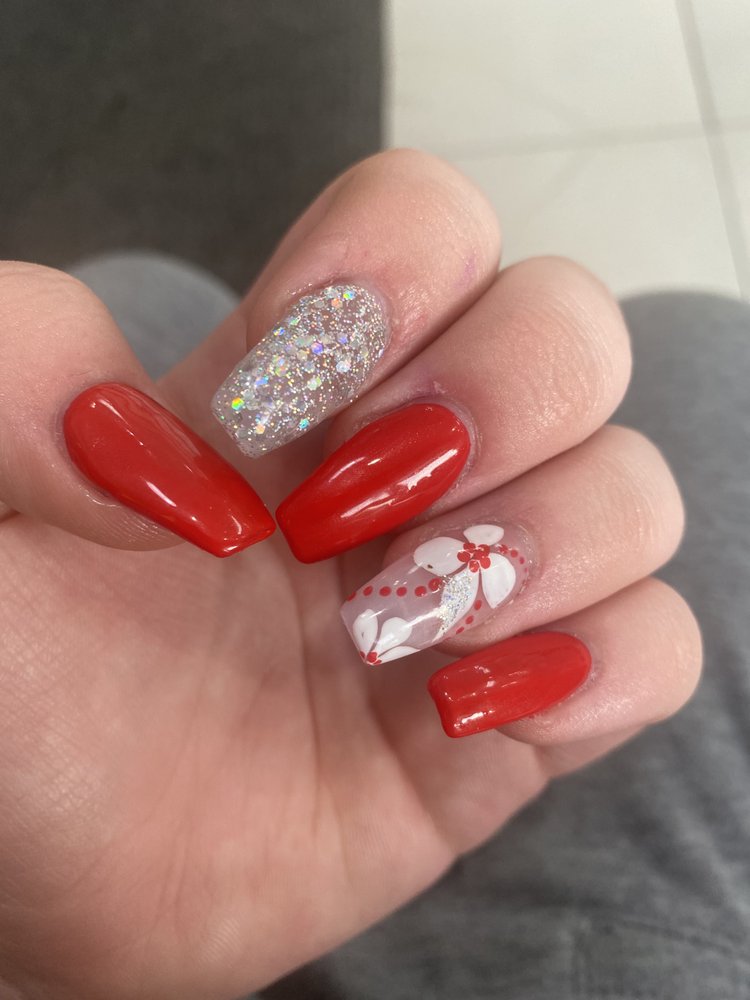 Queen Nails