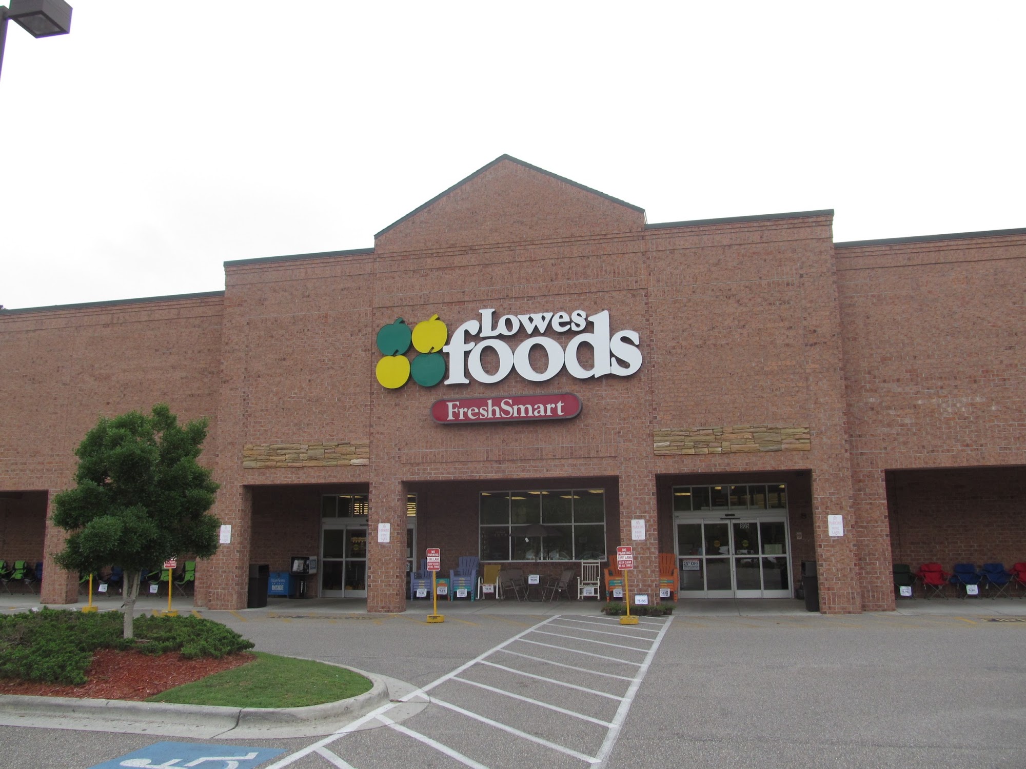 Lowes Foods on Pine Grove Drive