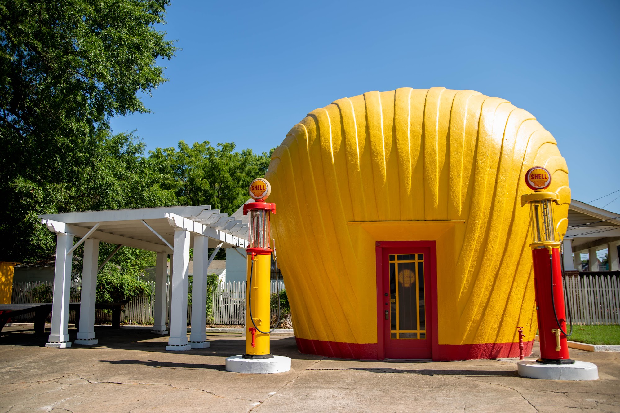 Shell-Shaped Shell Station (Historic Landmark)