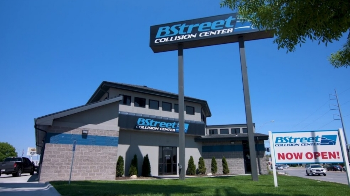 B Street Collision Center - Central Omaha