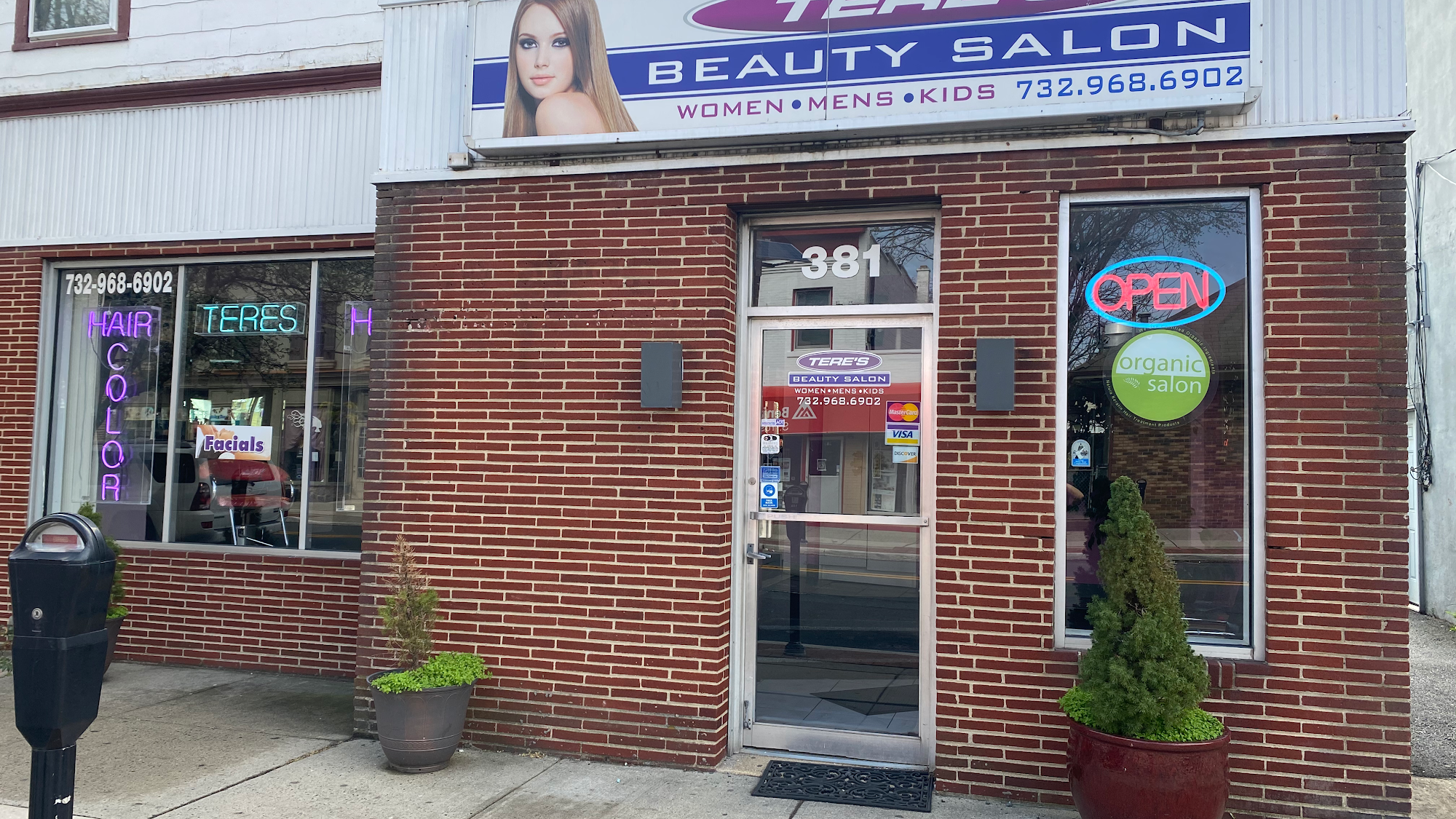 Tere's Beauty Salon and permanent make up clinic.