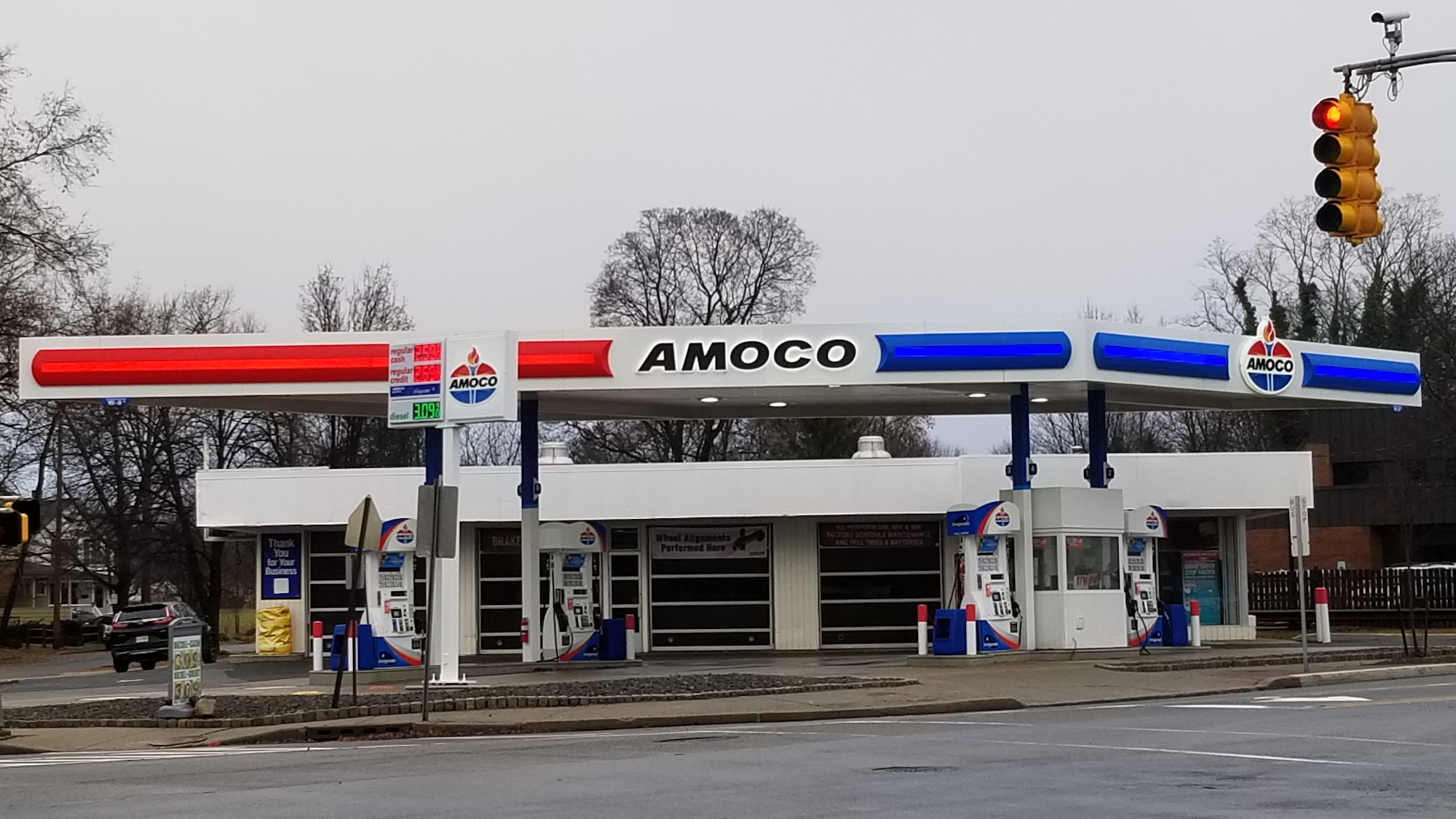 Mac's Amoco Super Service Inc