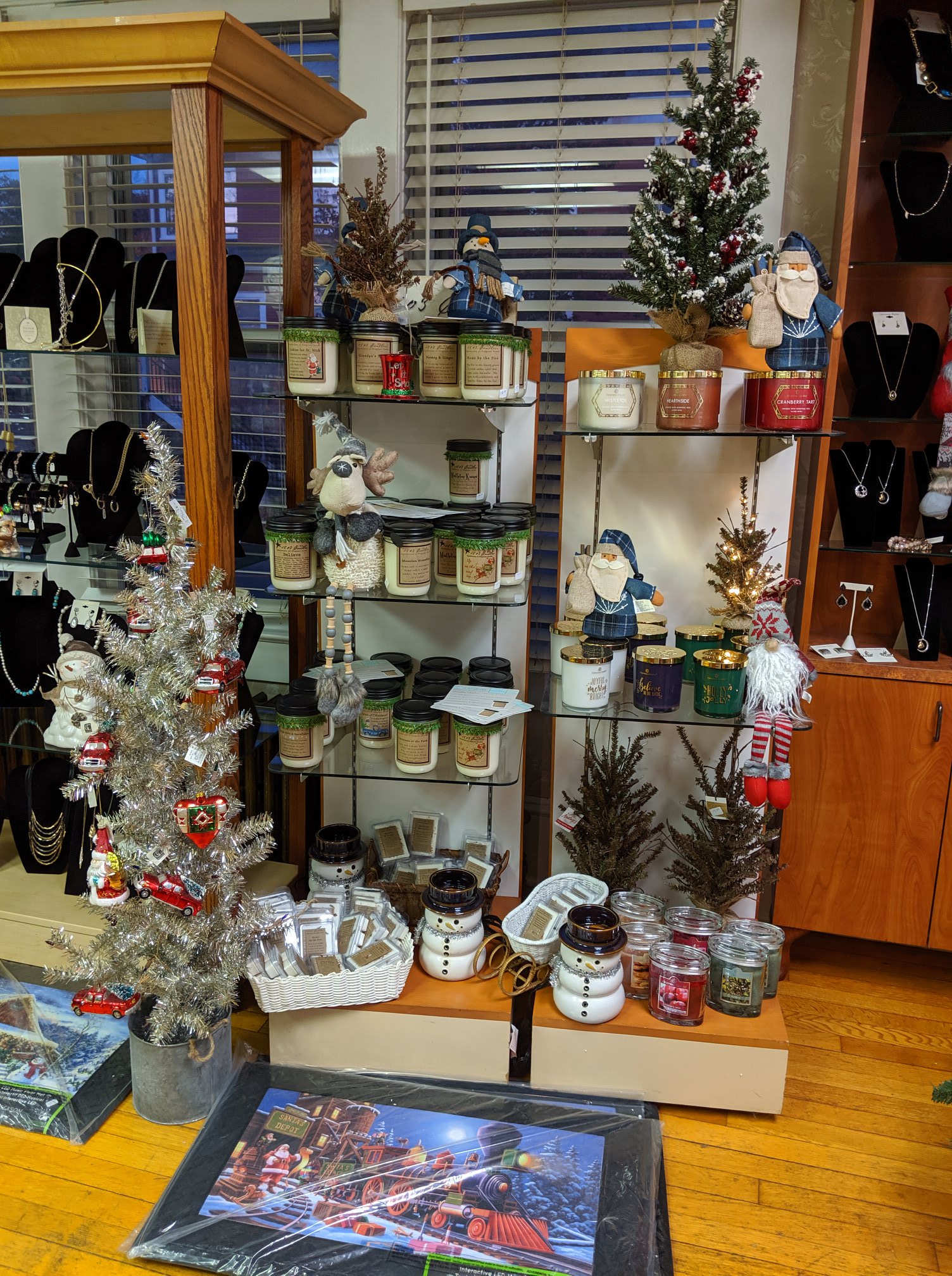 21 Mane and weezers gifts 21 Main St, Netcong New Jersey 07857