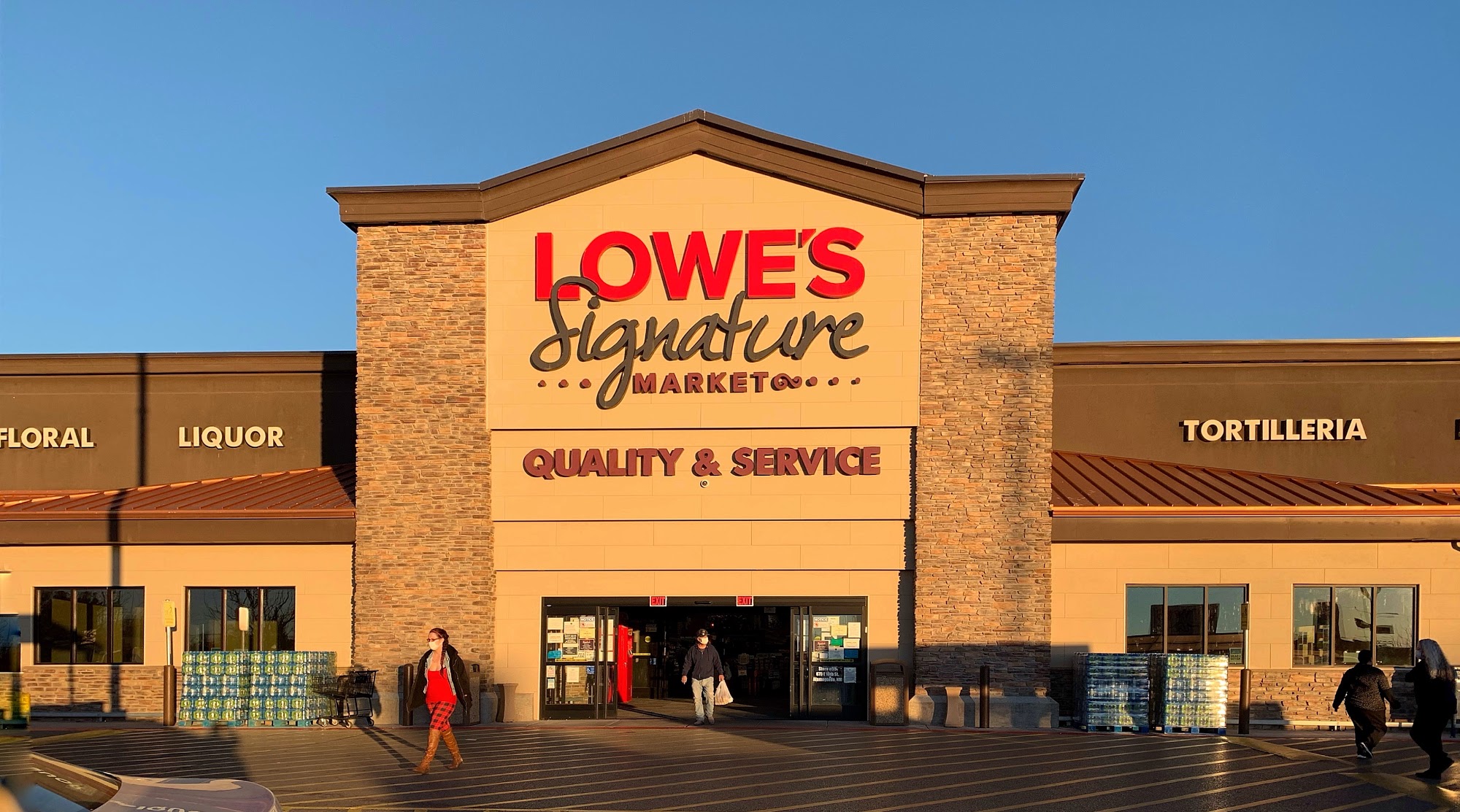 Lowe's Signature Market