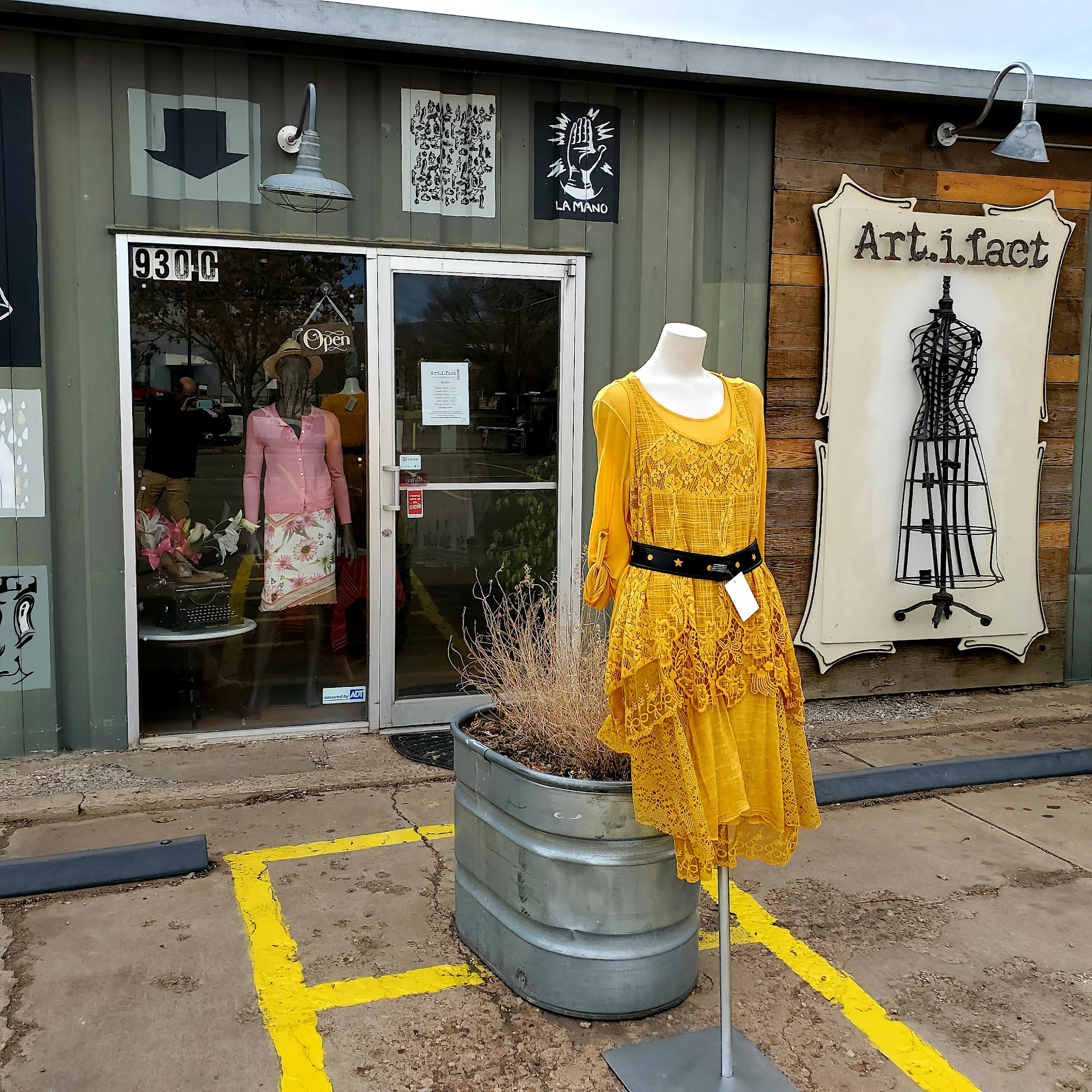 Art.i.fact Consignment Boutique