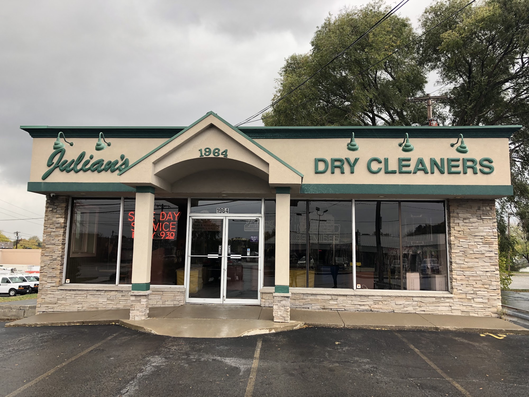 Julian's Dry Cleaners - East Ridge