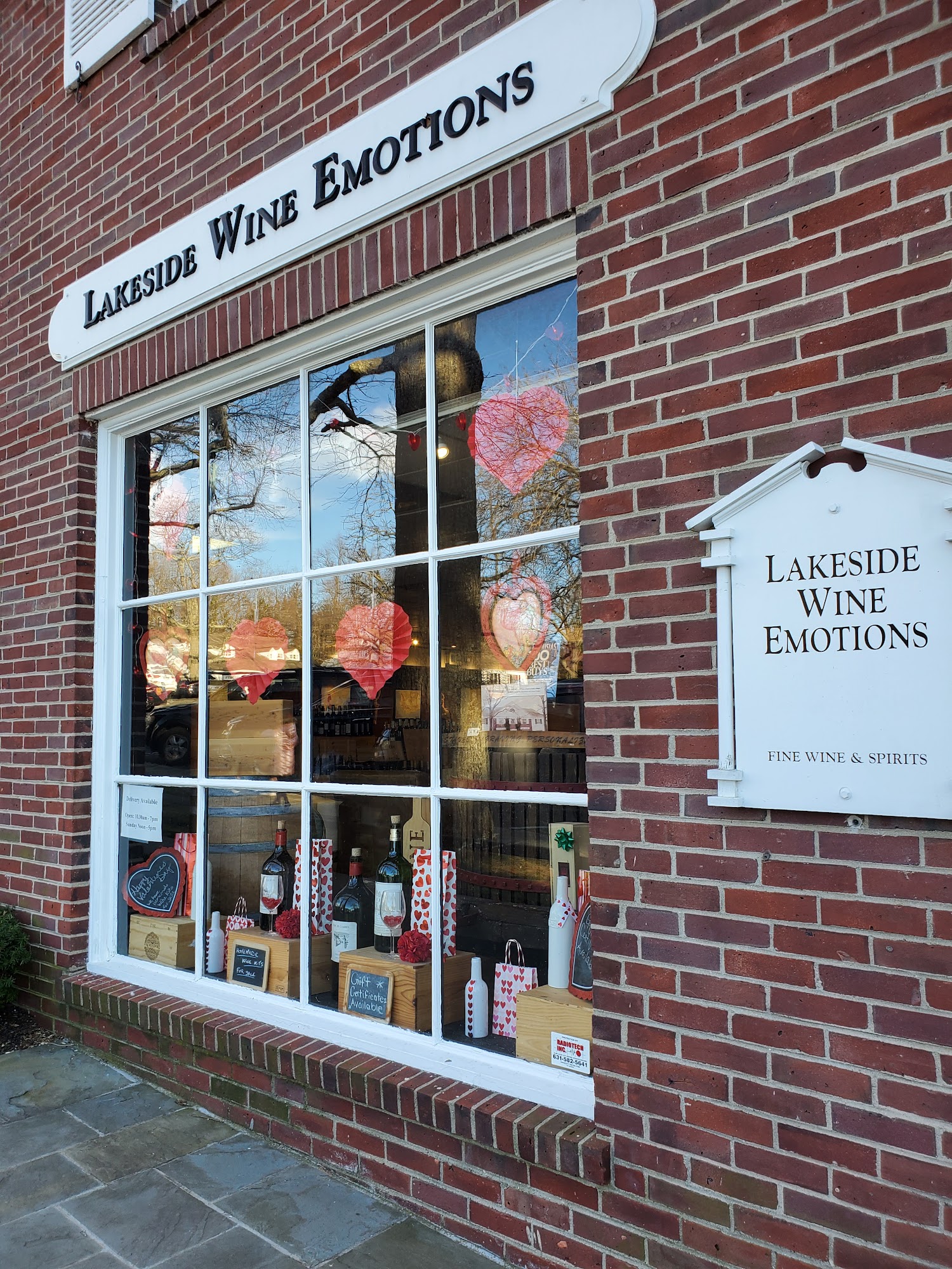 Lake Side Emotions - Wine boutique -