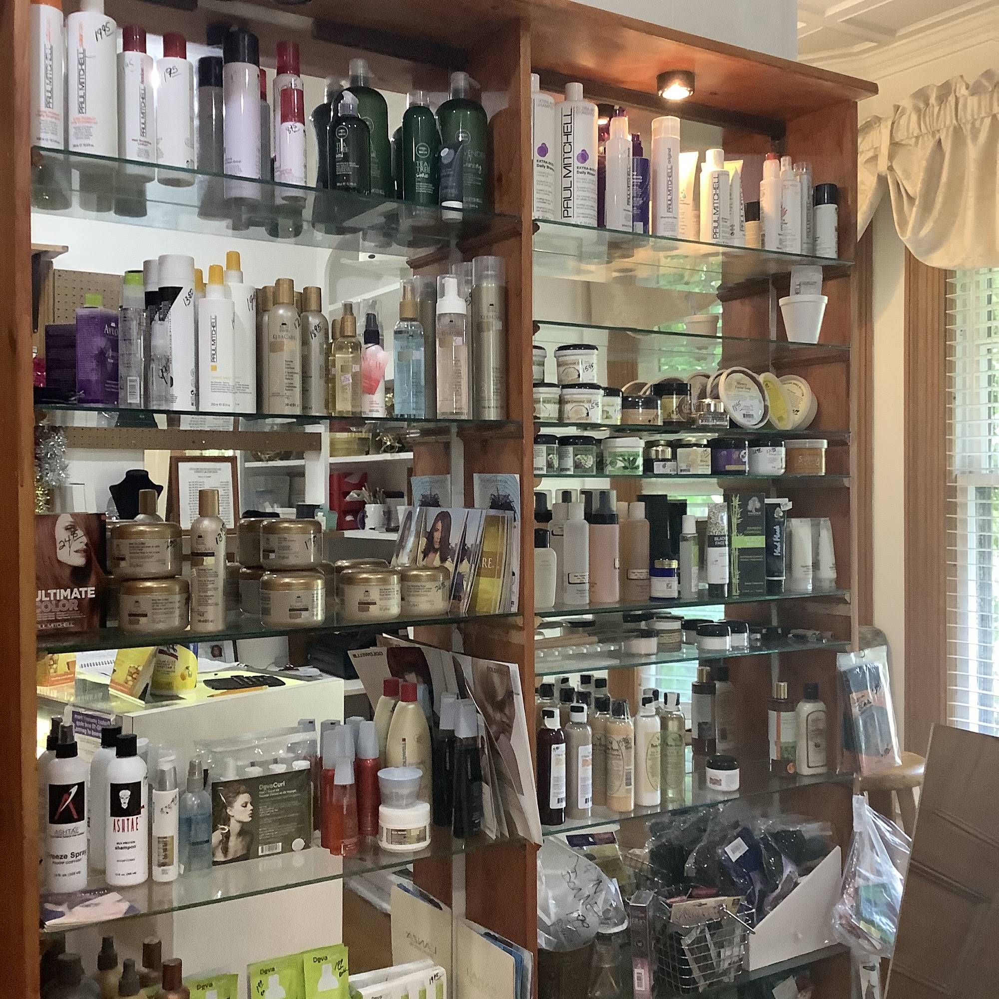 Maye's Salon of Beauty For Entire Family