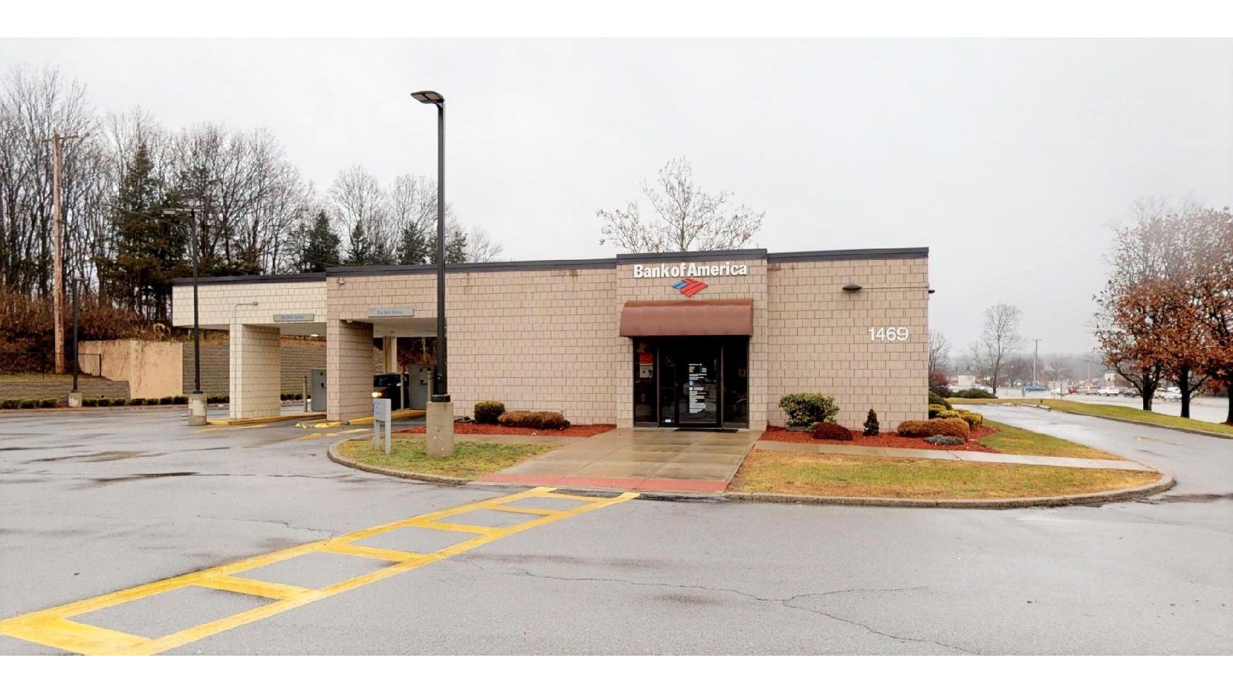 Bank of America (with Drive-thru ATM)