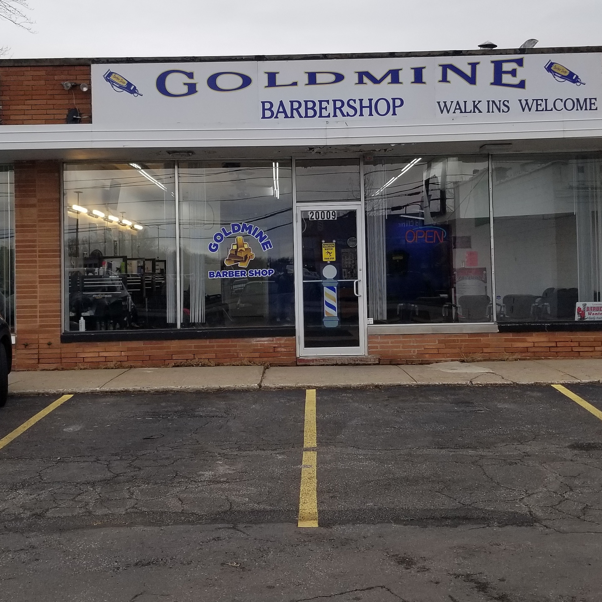 Goldmine barbershop 20009 Harvard Ave, Warrensville Heights Ohio 44122