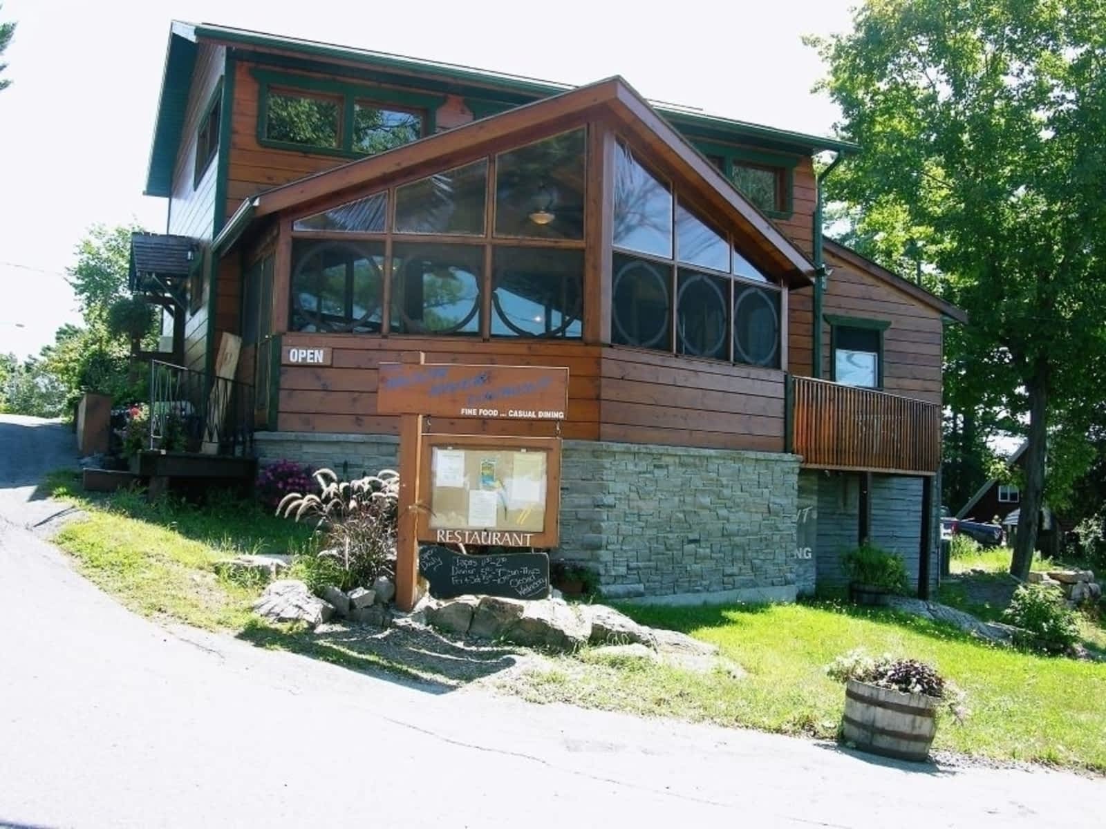 Photo credit: yellowpages.ca