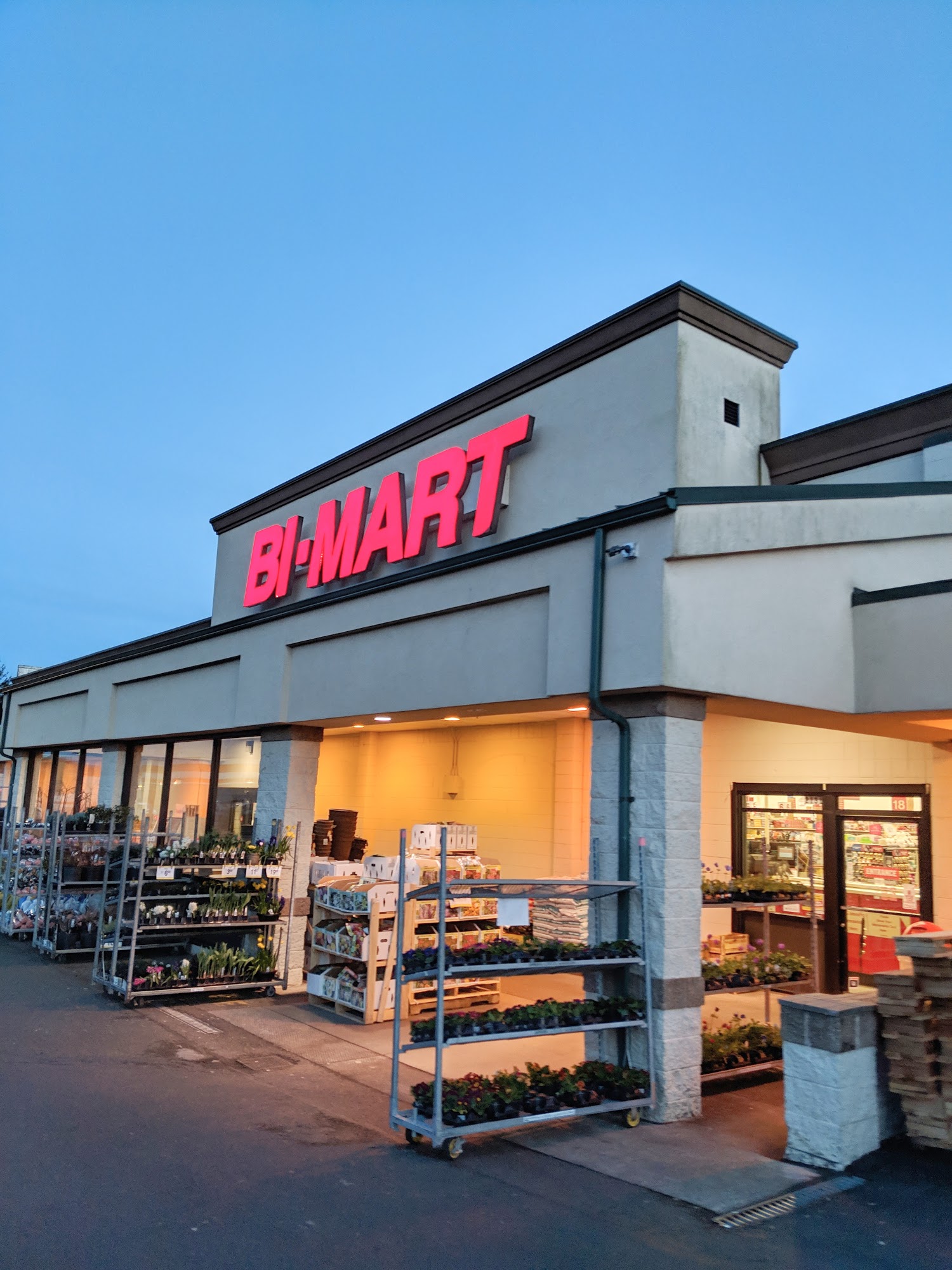 Bi-Mart Membership Discount Stores