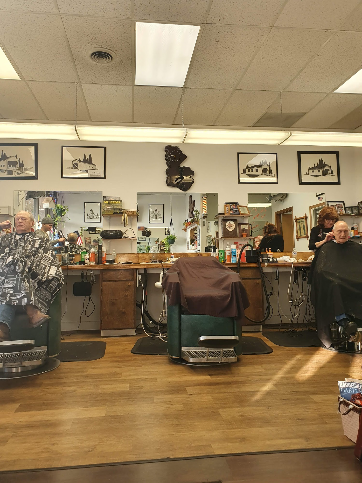 Red's Barber Shop