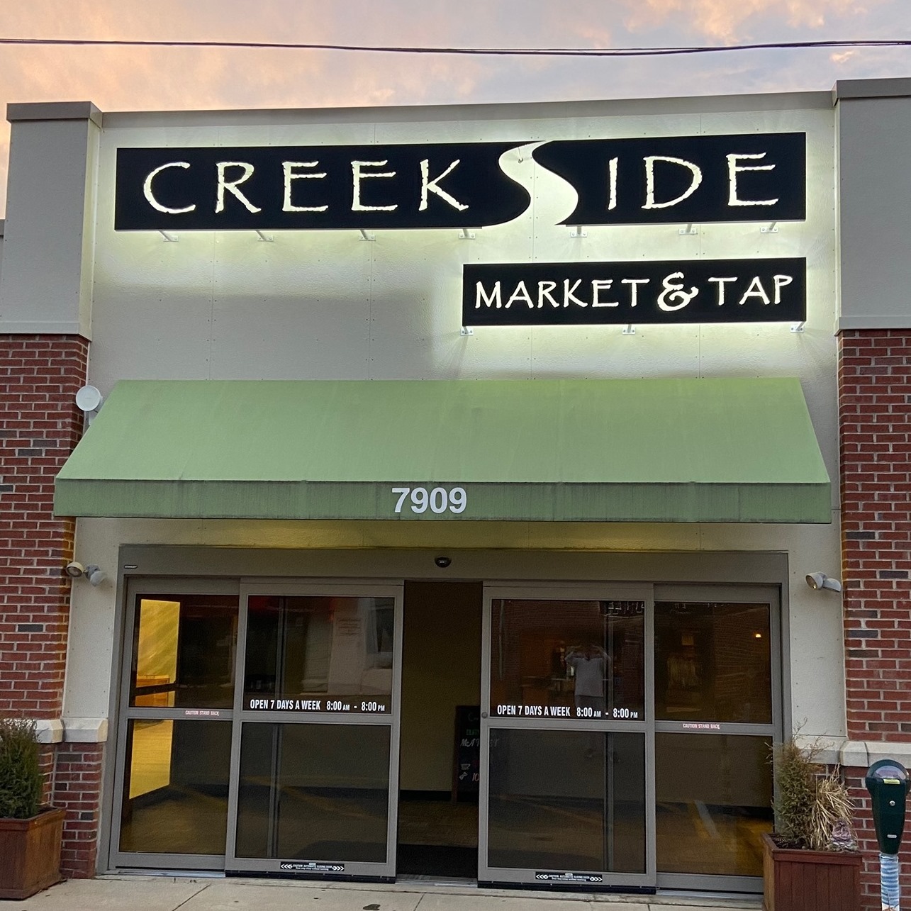 Creekside Market and Tap