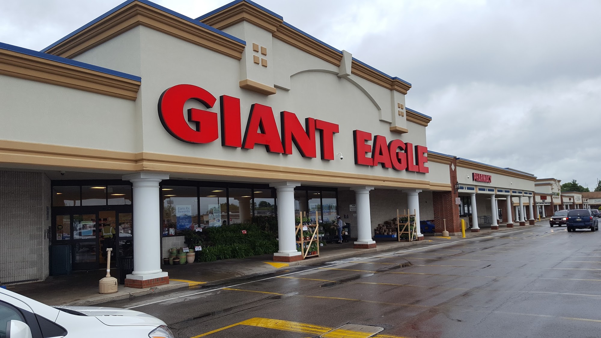 Giant Eagle Supermarket