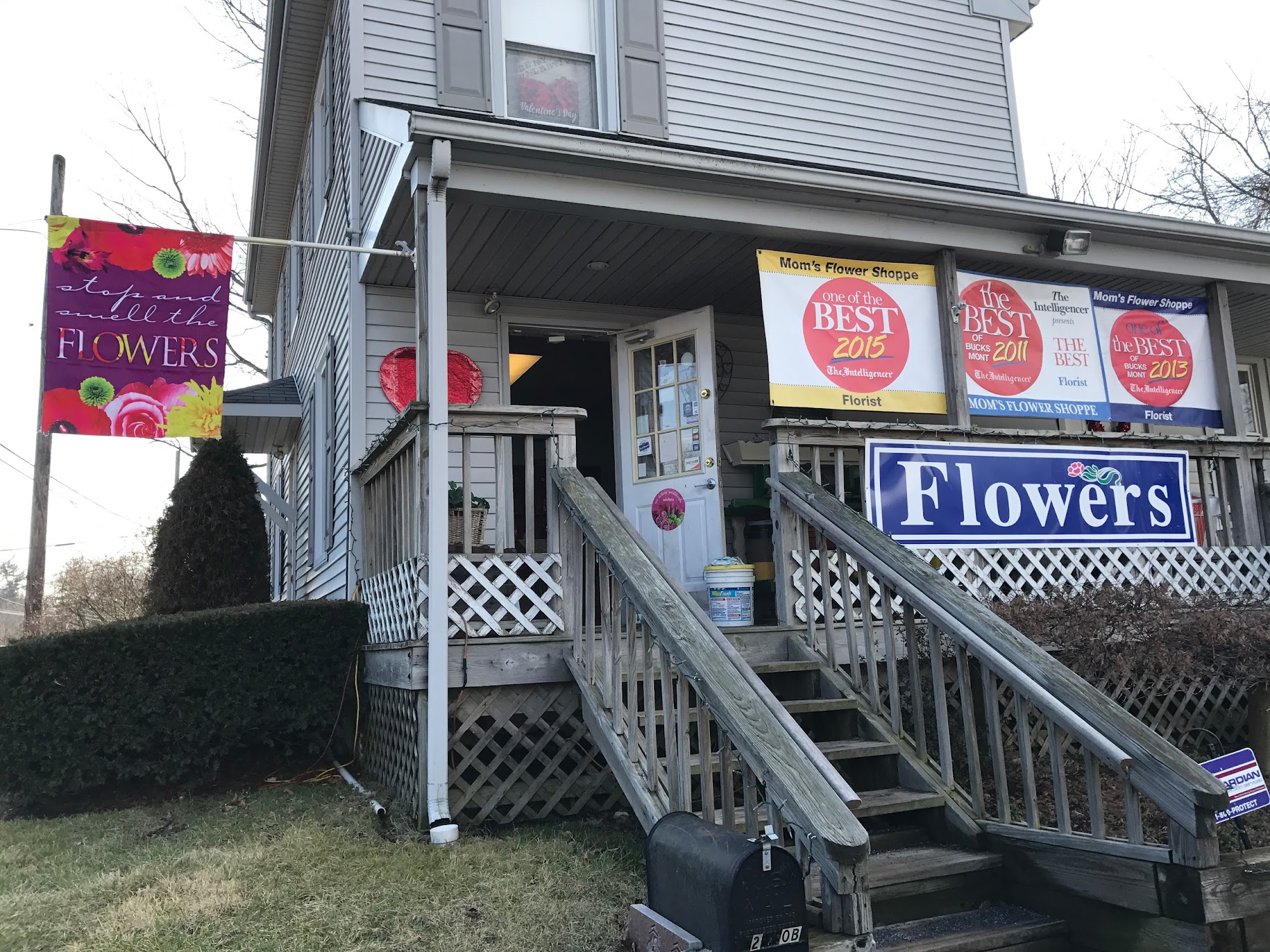 Mom's Flower Shoppe