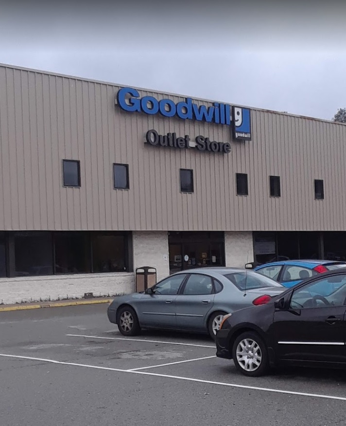Goodwill North Versailles Outlet