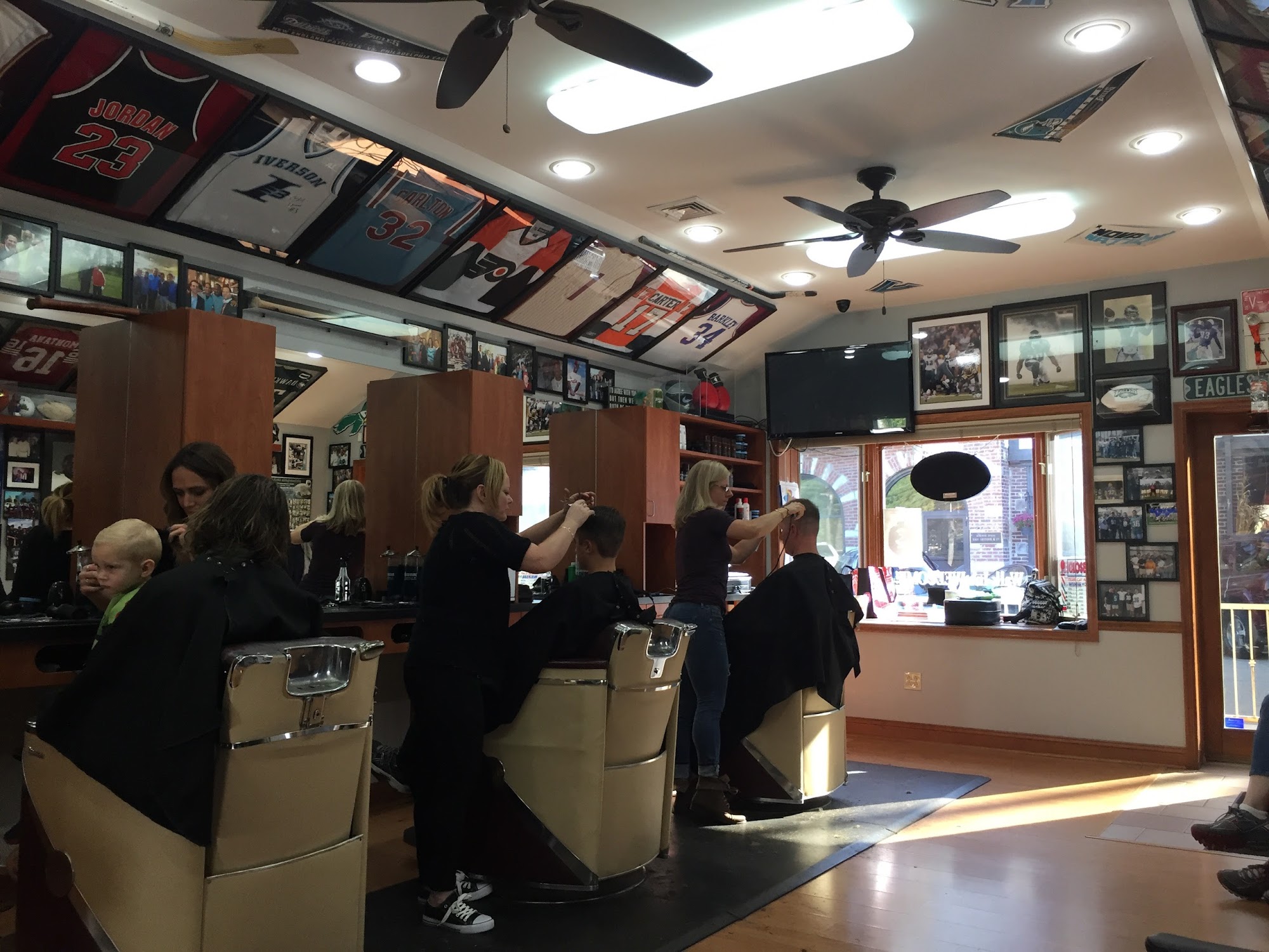 Benny's Barber Shop