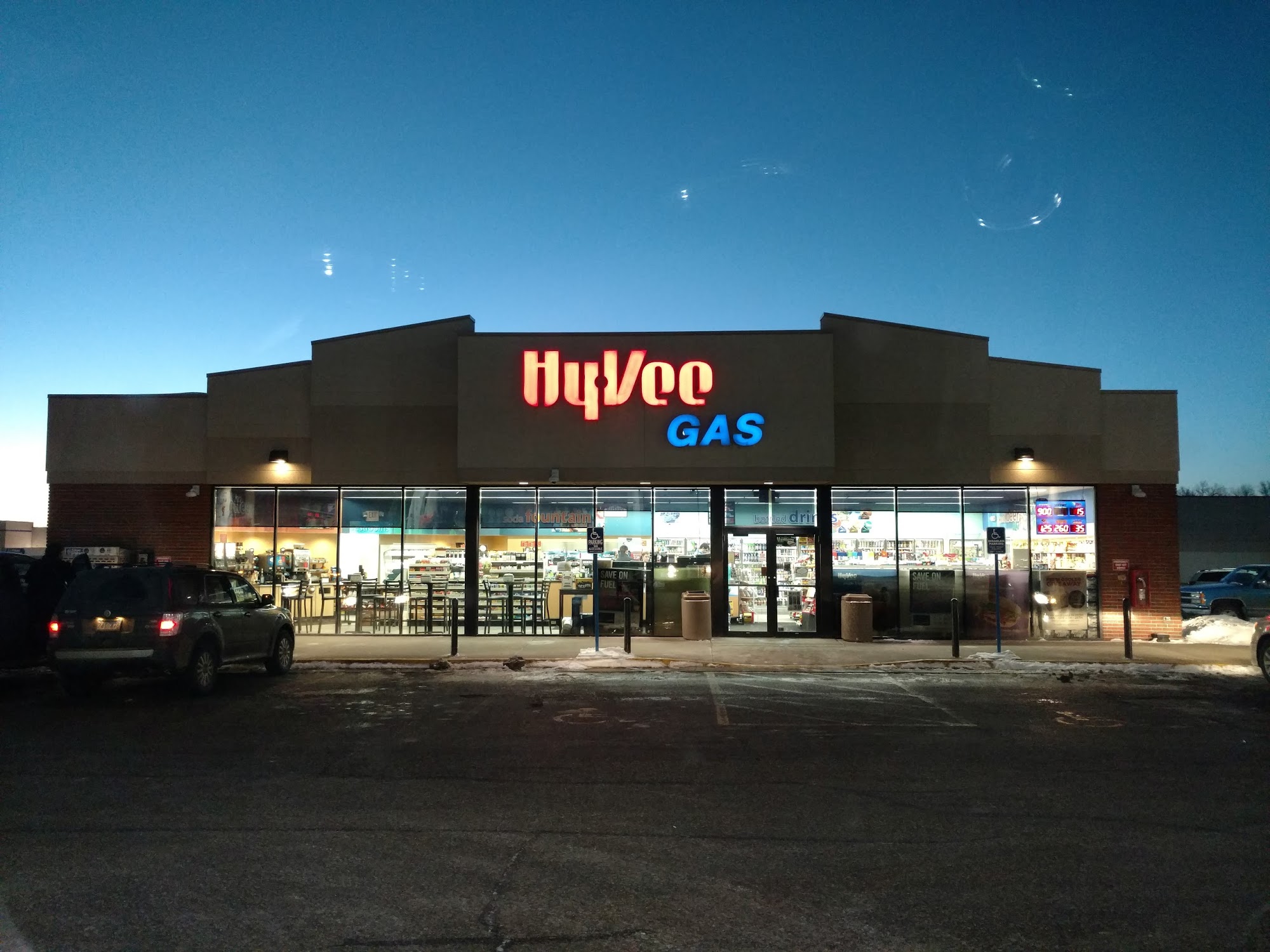 Hy-Vee Grocery Store