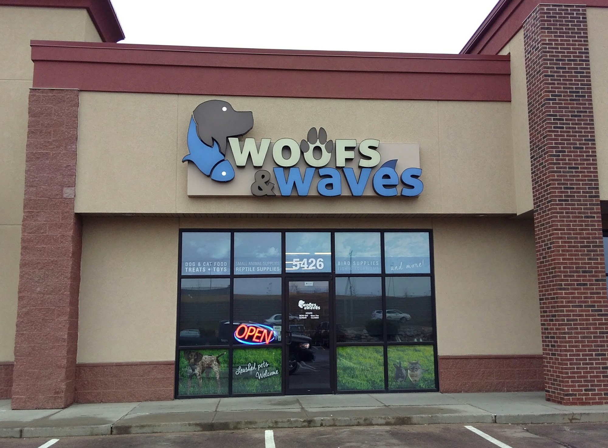 Woofs & Waves Pet & Aquarium Supply Store