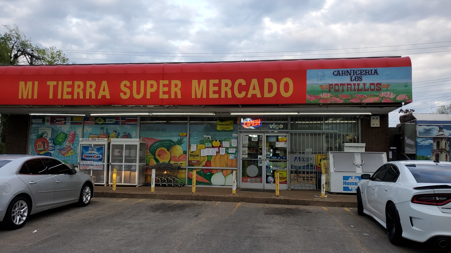 Mi Tierra Supermarket