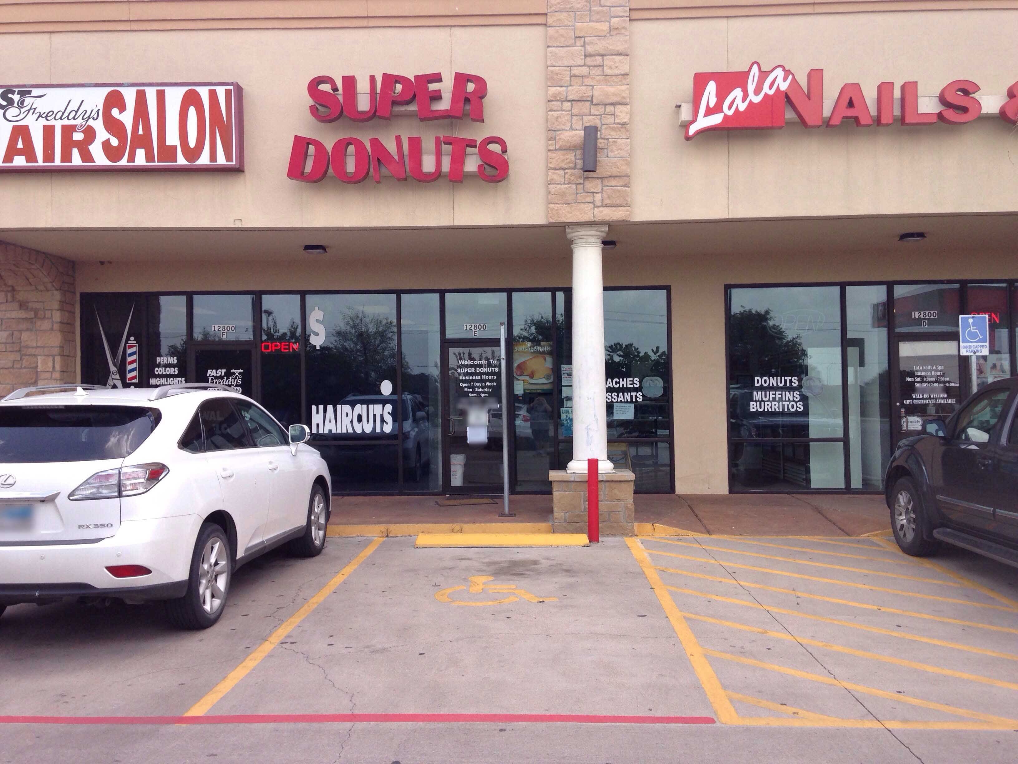 Del Valle Donuts