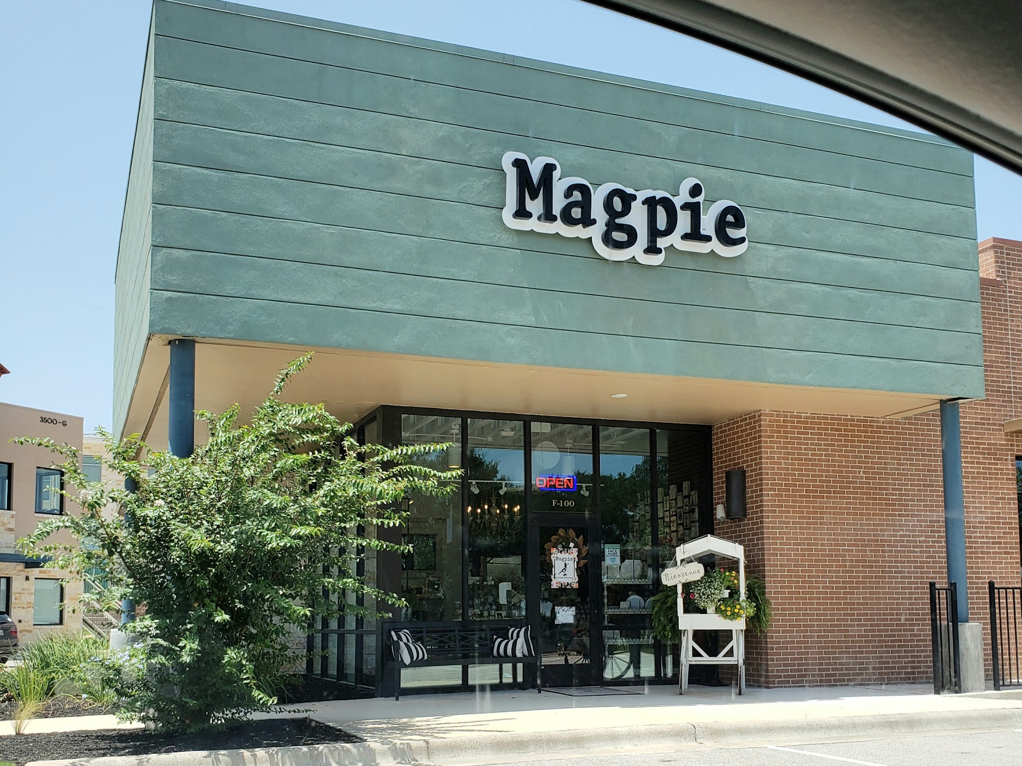 Magpie Blossom Boutique