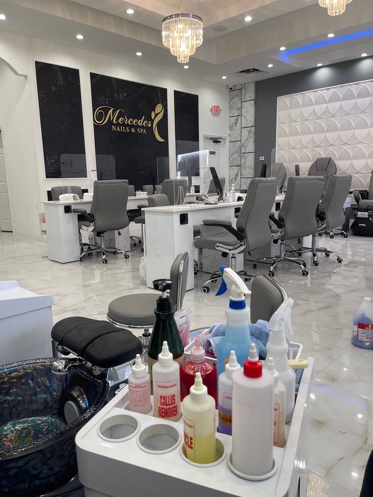 Top 136+ mercedes nail salon songngunhatanh.edu.vn