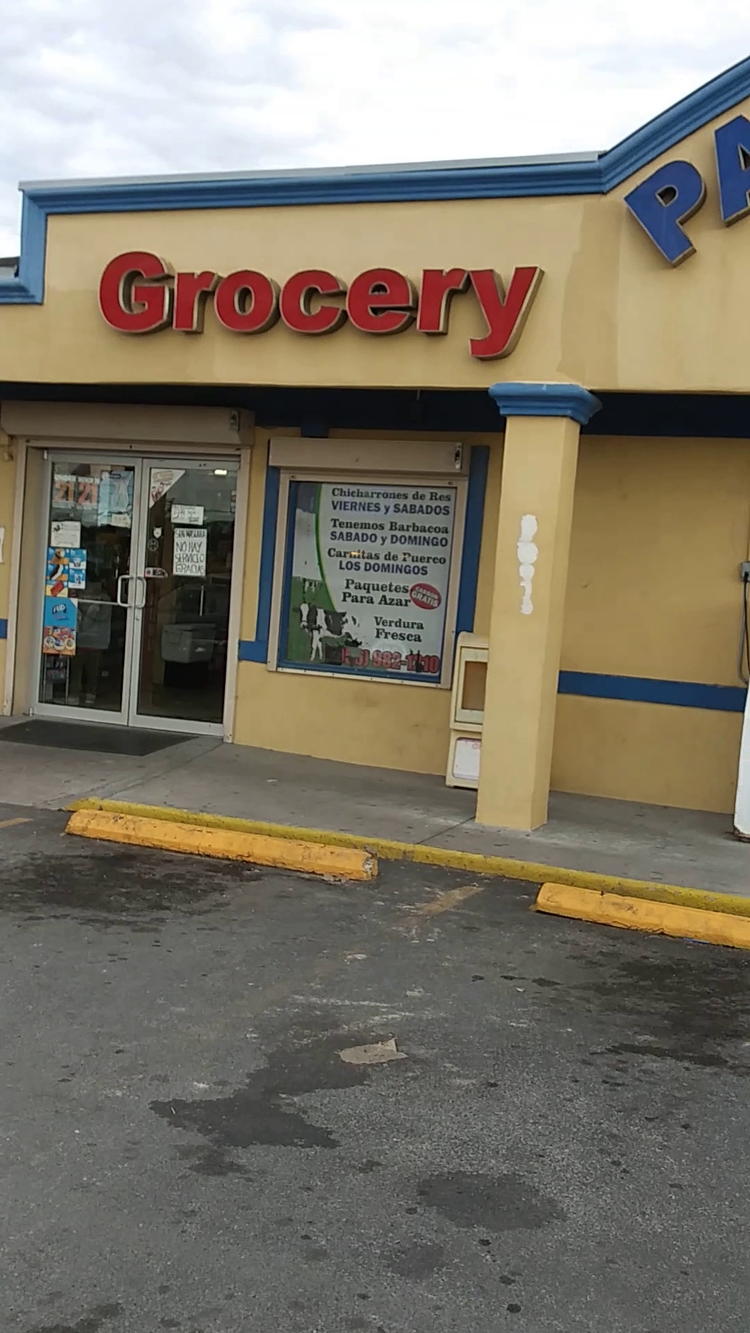 Paredes Line Grocery