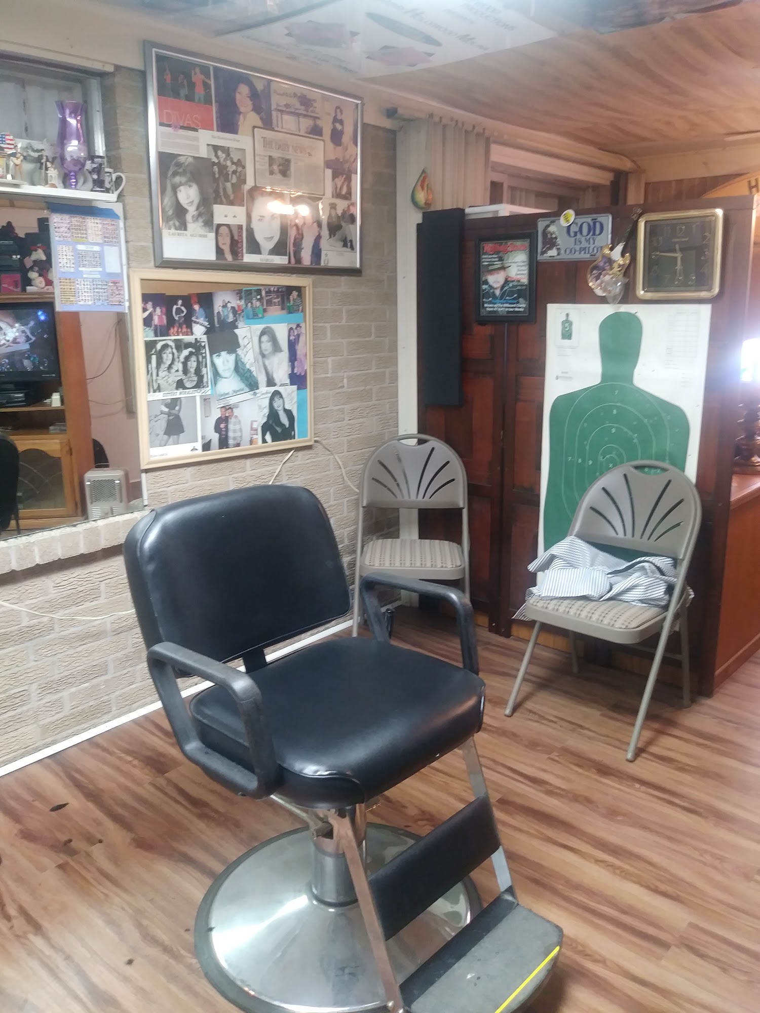 Hollywood Barber Shop 8117 Leigh Rd, Hitchcock Texas 77563