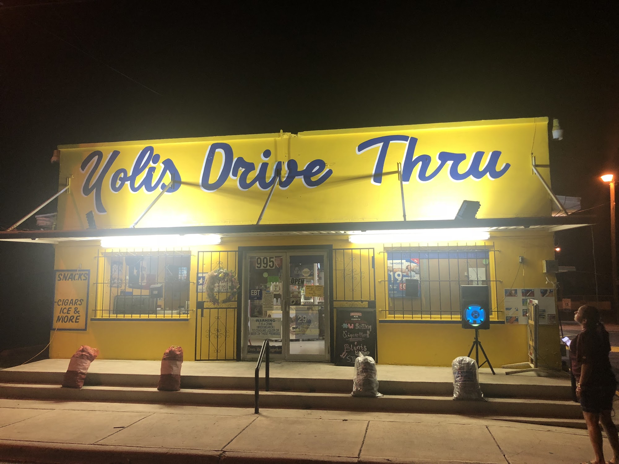 Yoli's Drive Inn