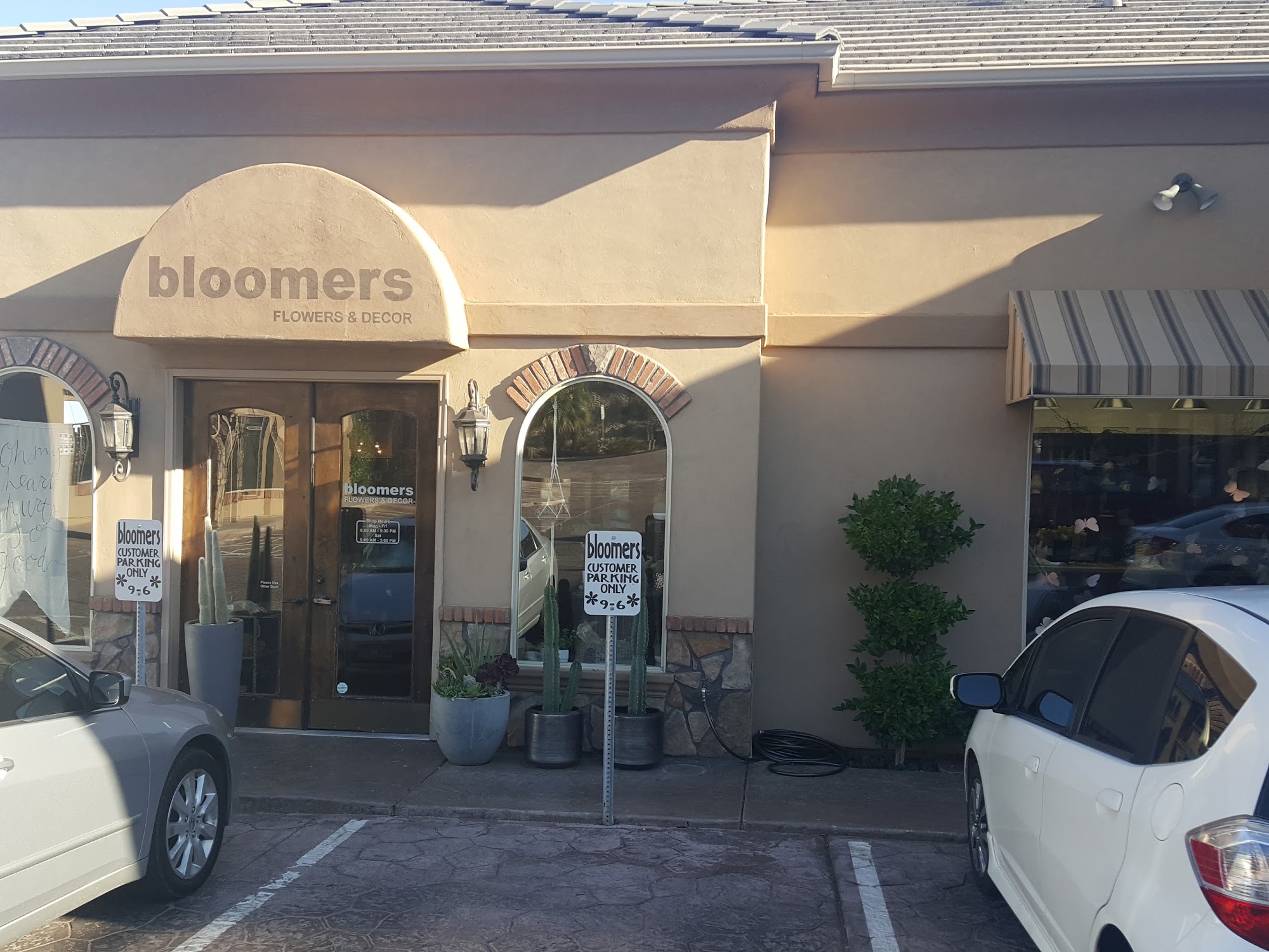 Bloomers Flowers & Decor
