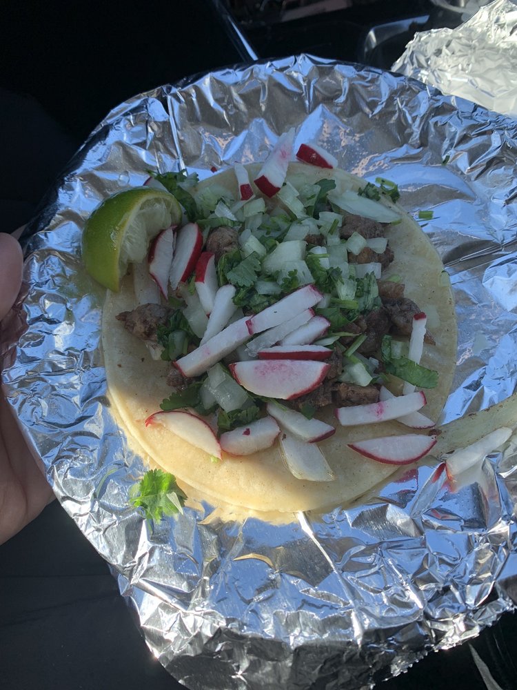 Yesenia's Tacos y Pupusas