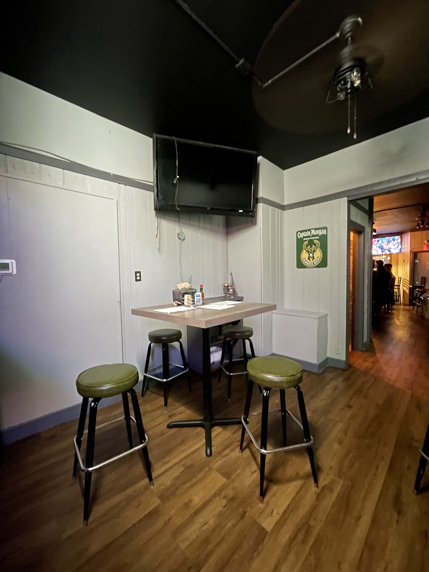 JD'S PUB & GRILL 6300 W Lincoln Ave, Milwaukee