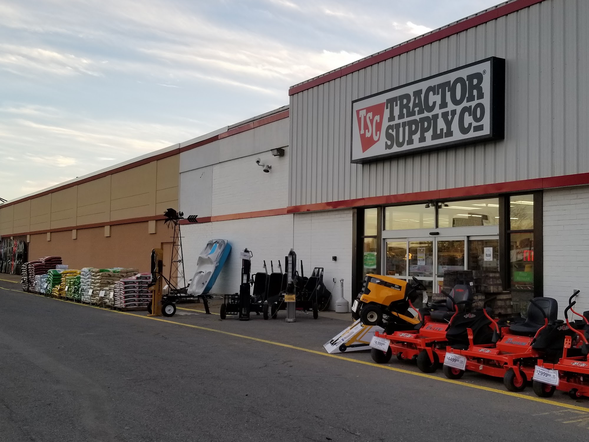 TRACTOR SUPPLY CO. - 4303 Robert C Byrd Dr, Beckley WV - Hours